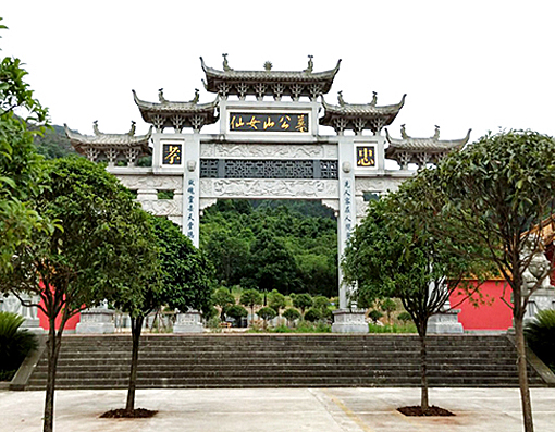 详情介绍重庆仙女山公墓位于重庆市九龙坡区华新村,距市区二十公里